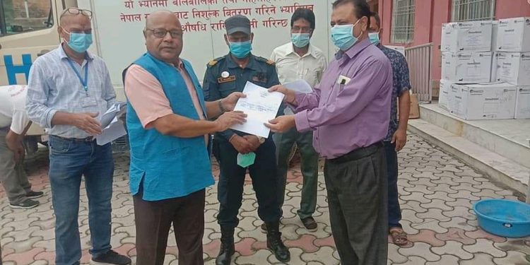 मन्त्री कुशियैतको पहलमा सुनसरीमा १३ हजार खोप ल्याइयो