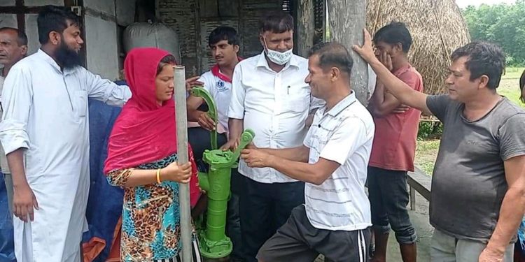 नेता इस्राइल मन्सुरीको पहलमा ३४ विपन्न परिवारलाई ट्युवेल वितरण