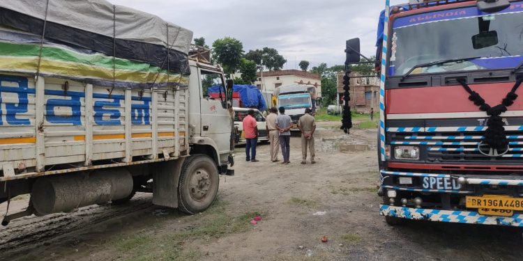 सीमा नाकाहुँदै तस्करी धन्दा, ठुलो परिणाममा चाइनिज स्याउ बरामद