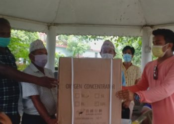 ज्ञानेन्द्र कार्कीको पहलमा अक्सिजन कन्सटेटर प्रदान
