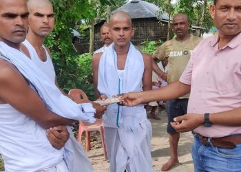 हात्ती पीडितलाई अध्यक्ष अन्सारीको नगद सहयोग