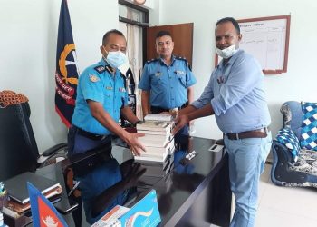 वडाध्यक्ष मन्सुरीद्वारा जिप्रका सुनसरीलाई पुस्तक हस्तान्तरण