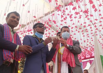 दृष्टिबिहिन विद्यार्थीलाई मन्त्री कार्कीको सहयोग