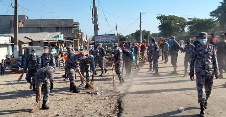 छठ पर्वको अवसरमा बजार सरसफाइ