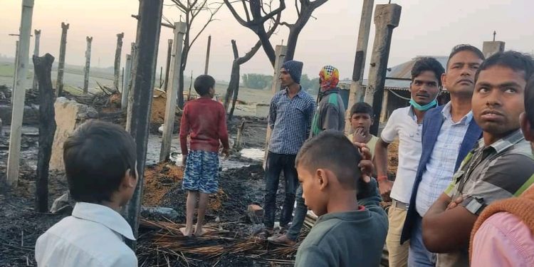 आगलागी पीडितलाई तत्कालै आर्थिक सहयोग