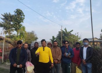 काङ्ग्रेस वडा सभापति गुरुङद्वारा राहत वितरण