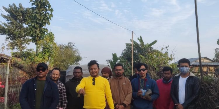 काङ्ग्रेस वडा सभापति गुरुङद्वारा राहत वितरण