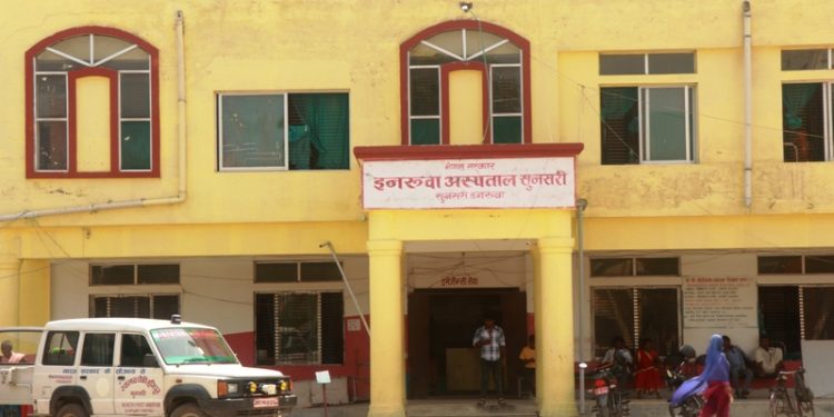 इनरुवा अस्पताल सुधारमा कर्मचारी बाधक