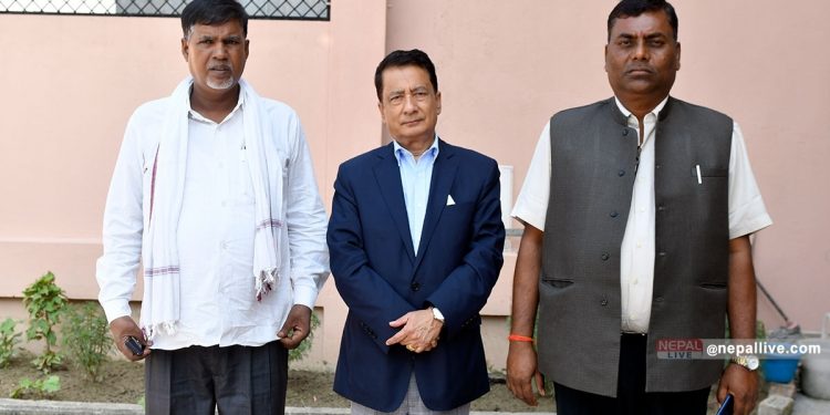 मतदातामाझ लोकप्रिय बन्दै ज्ञानेन्द्रबहादुर कार्की