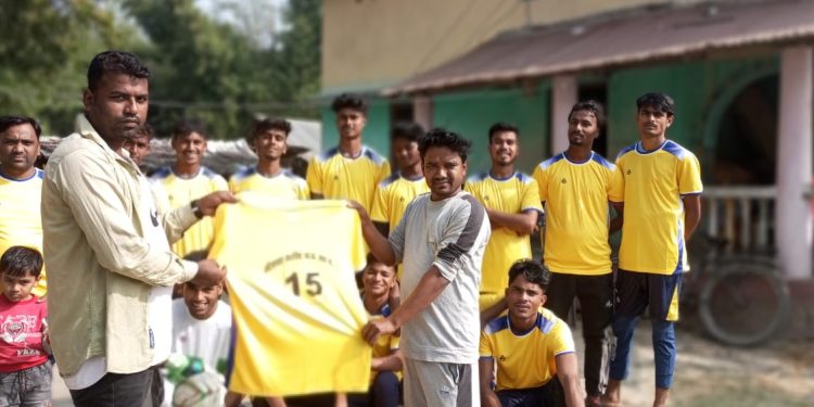 भोक्राहा नरसिंह ८ द्वारा खेलाडीलाई खेल सामाग्री