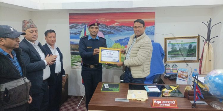 प्रदेश प्रहरी कार्यालयबाट कोशी अध्यक्ष सम्मानित