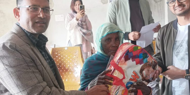 कोशीमा न्यानो कपडा वितरण