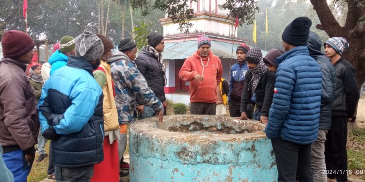 सांसद मन्सुरीद्वारा मन्दिरलाई बालुवा र सिमेन्ट सहयोग