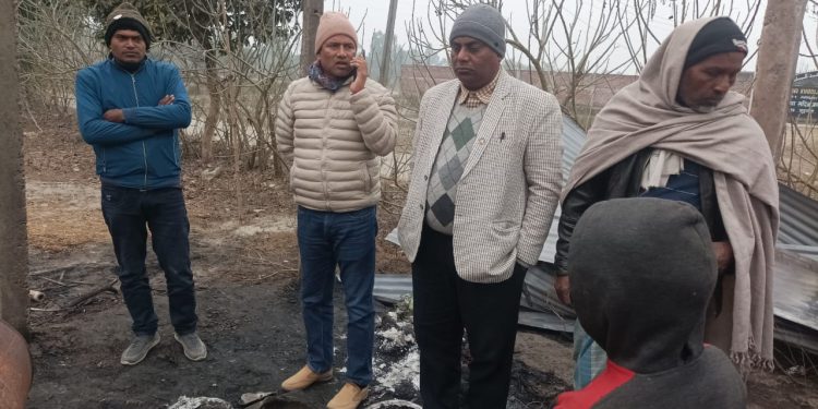 आगलागी पीडितलाई राहत वितरण