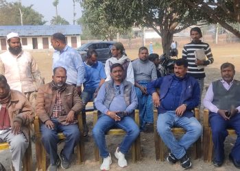 महाधिवेशन प्रतिनिधि साहद्वारा शैक्षिक सामाग्री वितरण