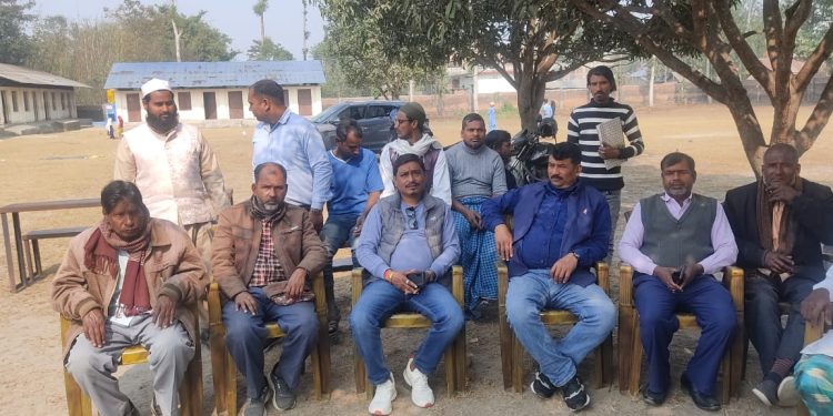 महाधिवेशन प्रतिनिधि साहद्वारा शैक्षिक सामाग्री वितरण