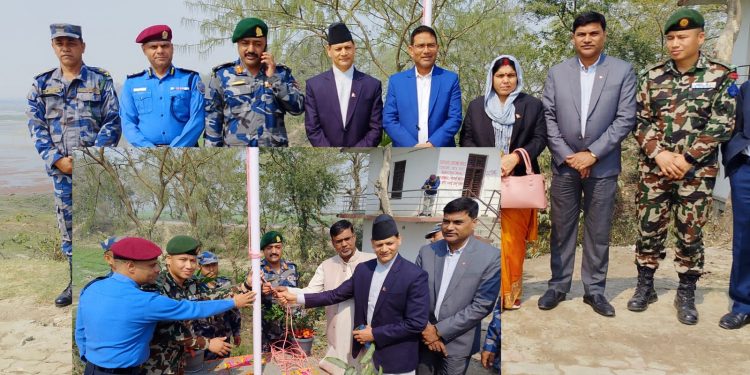 सीमा नाकामा फहराइयो राष्ट्रिय झण्डा