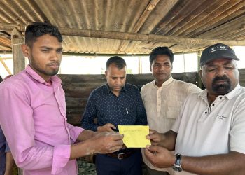 आगलागी पीडितलाई सहयोग हस्तान्तरण