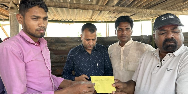 आगलागी पीडितलाई सहयोग हस्तान्तरण