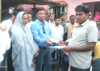 भोक्राहाका आगलागी पीडित लाई राहत वितरण