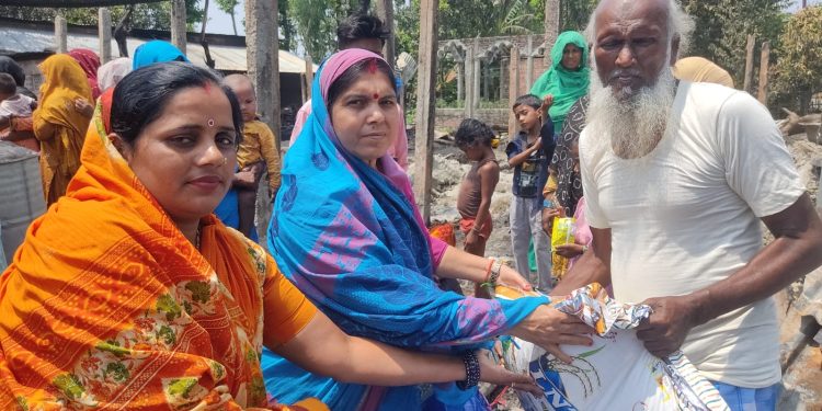 कोशीका आगलागी पीडितलाई सहयोग