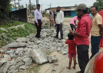 अतिक्रमित बाटो हटाउदै वडा अध्यक्ष मन्सुरी