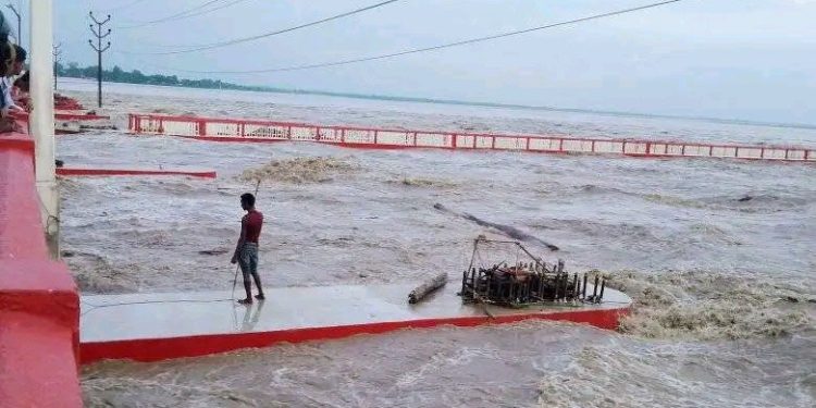 कोशी ब्यारेजमा पानीको बहाव उच्च