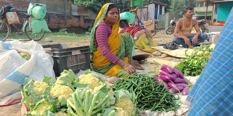 भारतीय तरकारी बजारमा, किसान मर्कामा