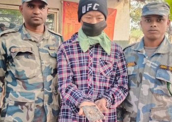 मुखभित्र हालेर ब्राउन सुगर तस्करी