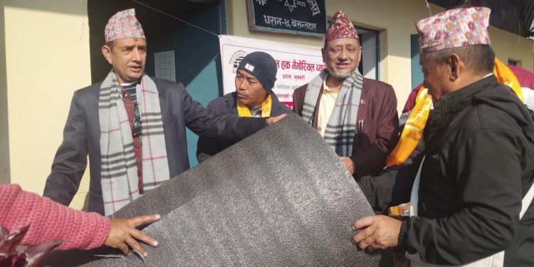 जियाउल हक च्यारिटीद्वारा फोम कार्पेट हस्तान्तरण