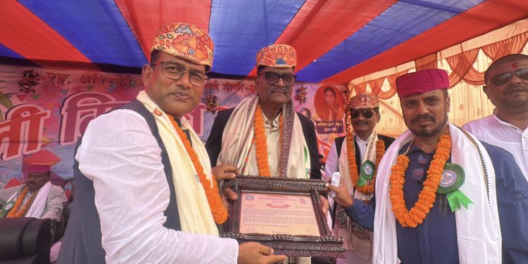 होली मिलनमा अग्रज राजनीतिज्ञ सम्मानित