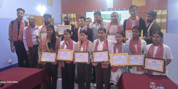 स्ववियुमा निर्वाचित विद्यार्थी पूर्व अर्थमन्त्री कार्कीबाट सम्मानित
