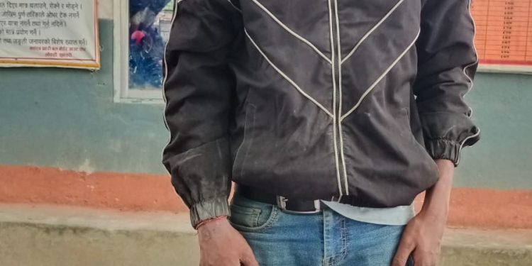 ईन्डिकेटर भित्र लुकाएर ब्राउन सुगर ल्याउने पक्राउ